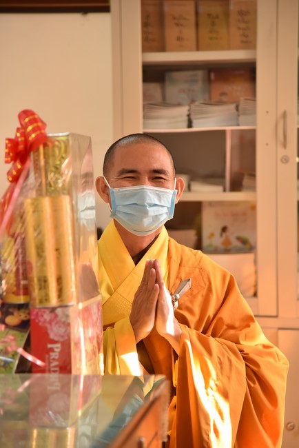 Paying homage to and wishing the New Year to master Thich Chan Tinh of monks at the branches