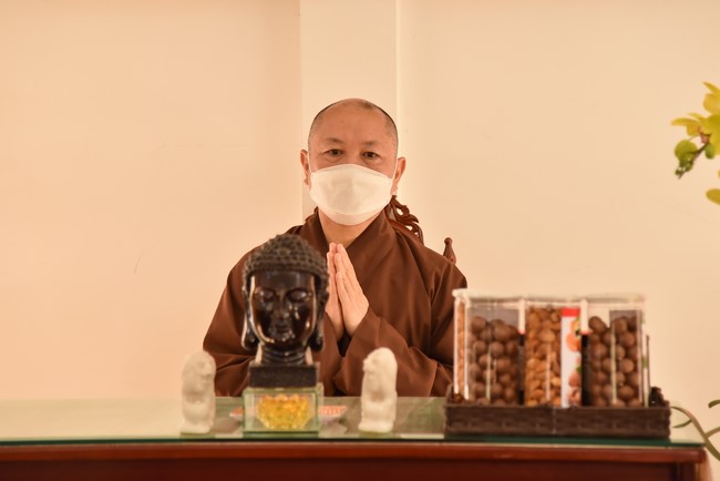 Paying homage to and wishing the New Year to master Thich Chan Tinh of monks at the branches