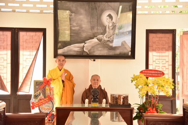 Paying homage to and wishing the New Year to master Thich Chan Tinh of monks at the branches