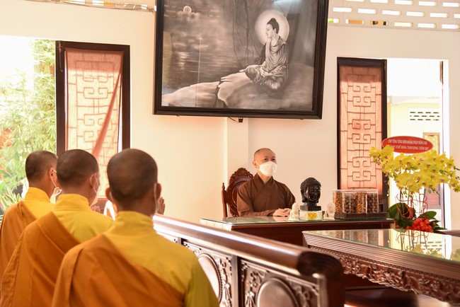 Paying homage to and wishing the New Year to master Thich Chan Tinh of monks at the branches