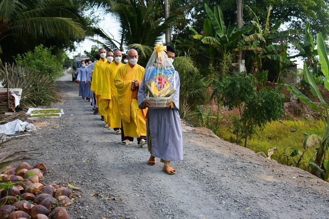 Visit Lien Binh and Tinh Truong Buddhists' Funeral