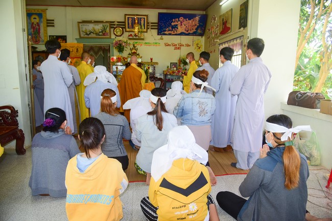 Visit Lien Binh and Tinh Truong Buddhists' Funeral