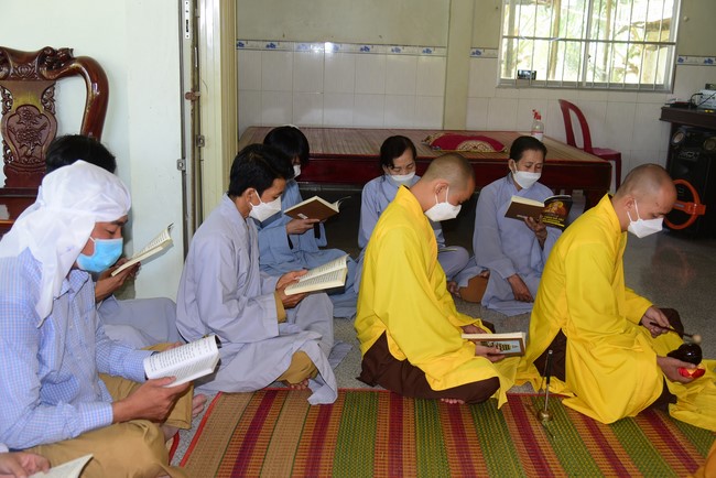 Visit Lien Binh and Tinh Truong Buddhists' Funeral