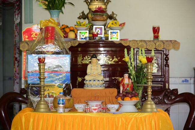 Visit Lien Binh and Tinh Truong Buddhists' Funeral