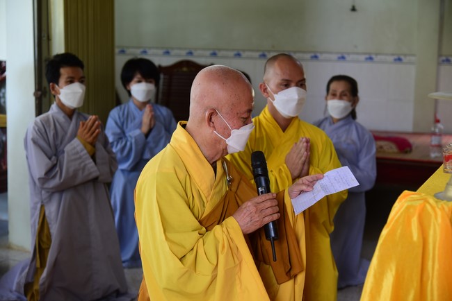 Visit Lien Binh and Tinh Truong Buddhists' Funeral