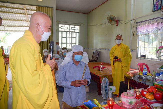 Visit Lien Binh and Tinh Truong Buddhists' Funeral