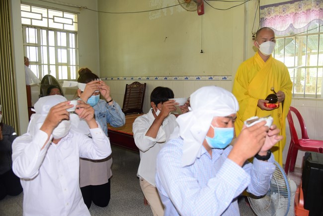 Visit Lien Binh and Tinh Truong Buddhists' Funeral