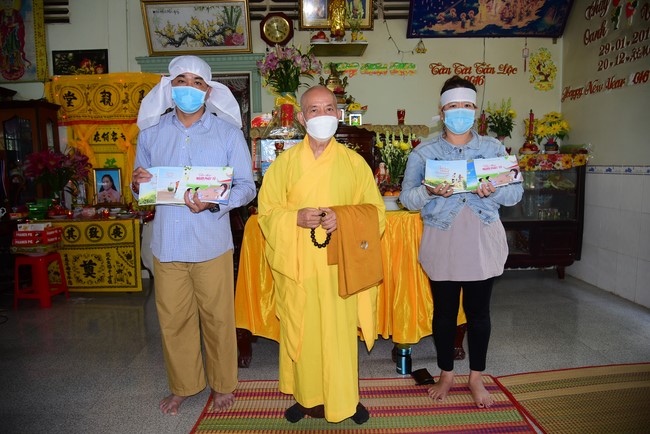 Visit Lien Binh and Tinh Truong Buddhists' Funeral
