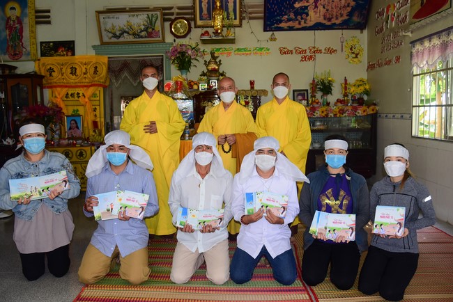 Visit Lien Binh and Tinh Truong Buddhists' Funeral