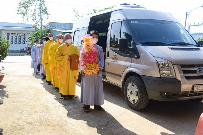 Visit Lien Binh and Tinh Truong Buddhists' Funeral