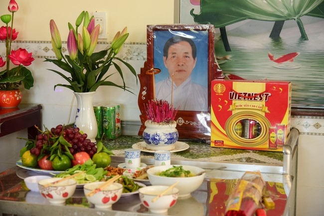 Visit Lien Binh and Tinh Truong Buddhists' Funeral