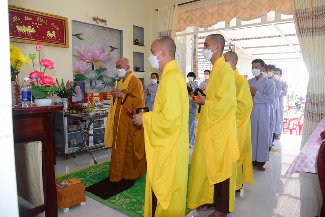 Visit Lien Binh and Tinh Truong Buddhists' Funeral