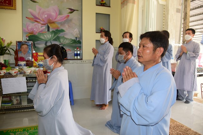 Visit Lien Binh and Tinh Truong Buddhists' Funeral
