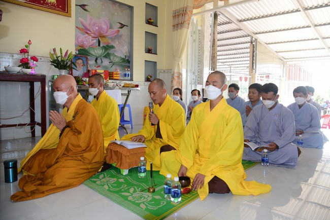 Visit Lien Binh and Tinh Truong Buddhists' Funeral