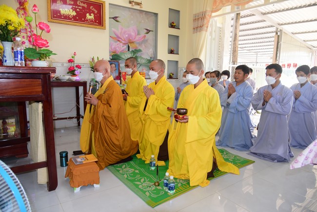 Visit Lien Binh and Tinh Truong Buddhists' Funeral