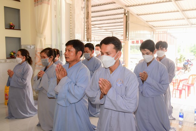 Visit Lien Binh and Tinh Truong Buddhists' Funeral