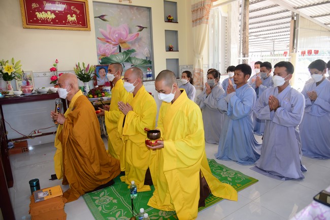 Visit Lien Binh and Tinh Truong Buddhists' Funeral