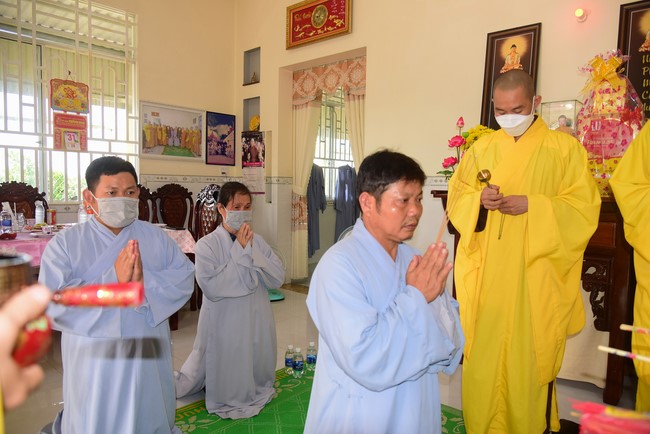 Visit Lien Binh and Tinh Truong Buddhists' Funeral