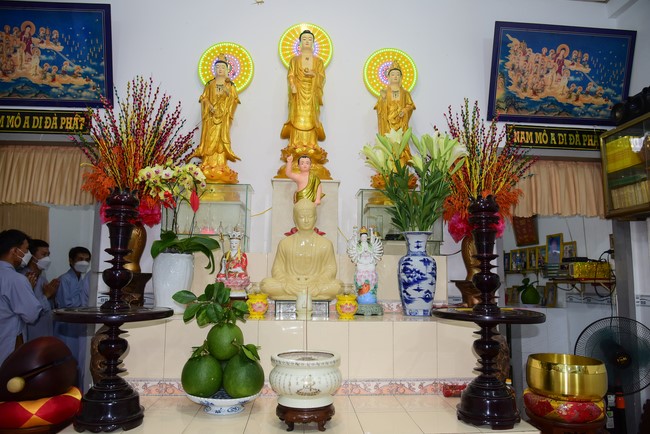 Visit Lien Binh and Tinh Truong Buddhists' Funeral
