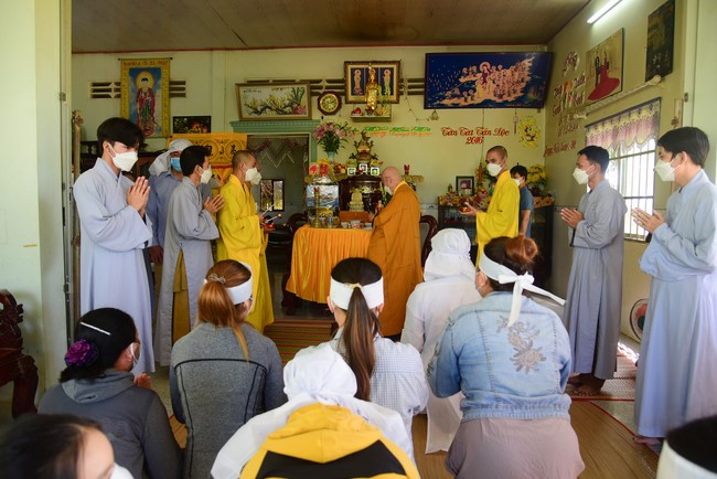 Visit Lien Binh and Tinh Truong Buddhists' Funeral