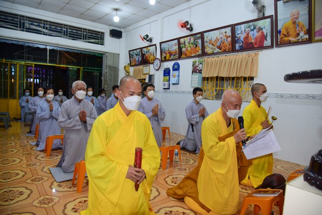 Visit Lien Binh and Tinh Truong Buddhists' Funeral