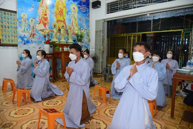 Visit Lien Binh and Tinh Truong Buddhists' Funeral