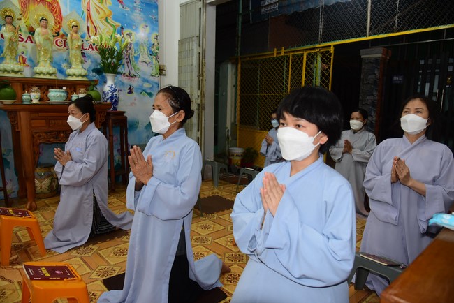 Visit Lien Binh and Tinh Truong Buddhists' Funeral