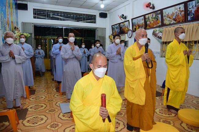 Visit Lien Binh and Tinh Truong Buddhists' Funeral