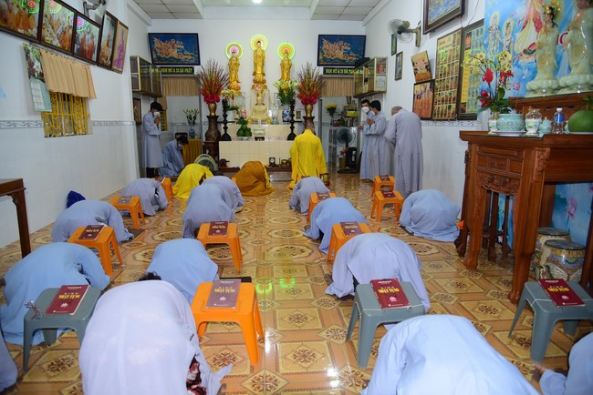 Visit Lien Binh and Tinh Truong Buddhists' Funeral