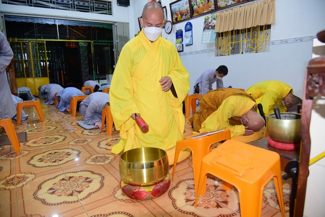 Visit Lien Binh and Tinh Truong Buddhists' Funeral