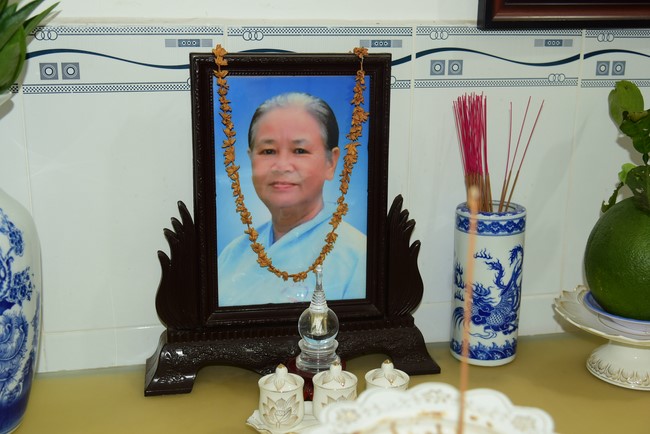 Visit Lien Binh and Tinh Truong Buddhists' Funeral