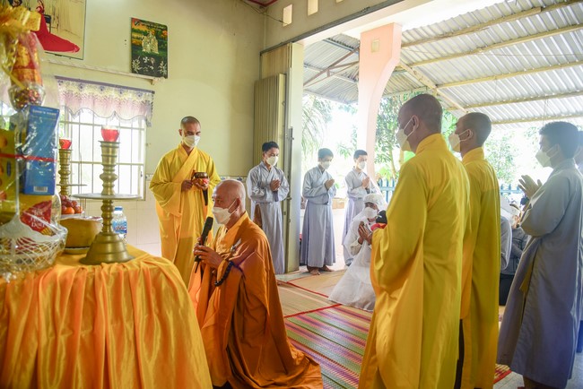 Visit Lien Binh and Tinh Truong Buddhists' Funeral