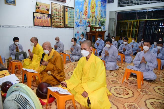 Visit Lien Binh and Tinh Truong Buddhists' Funeral