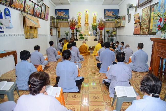 Visit Lien Binh and Tinh Truong Buddhists' Funeral