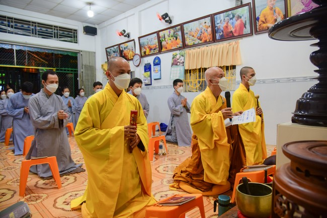 Visit Lien Binh and Tinh Truong Buddhists' Funeral