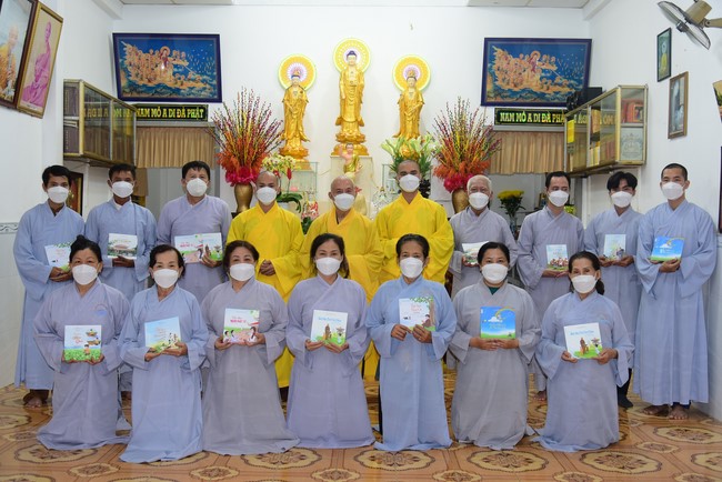 Visit Lien Binh and Tinh Truong Buddhists' Funeral