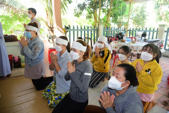 Visit Lien Binh and Tinh Truong Buddhists' Funeral