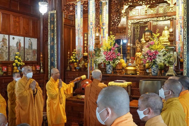 Ritual of visiting and offering homage Late Great Most Zen Thich Nhat Hanh’s Body