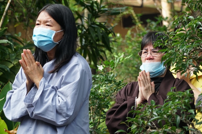 Ritual of visiting and offering homage Late Great Most Zen Thich Nhat Hanh’s Body