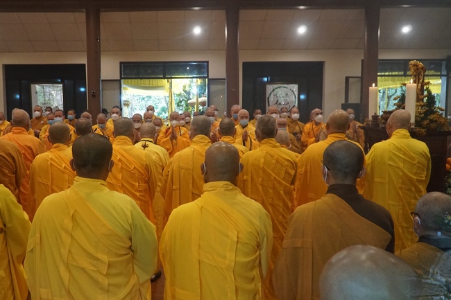 Ritual of visiting and offering homage Late Great Most Zen Thich Nhat Hanh’s Body