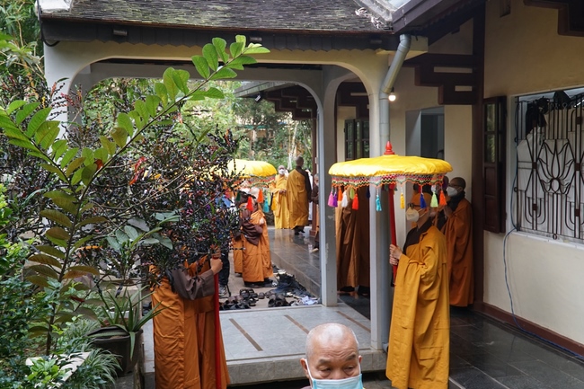 Ritual of visiting and offering homage Late Great Most Zen Thich Nhat Hanh’s Body