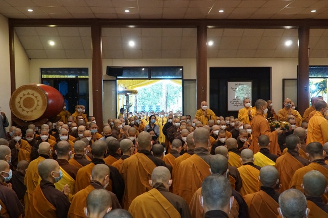 Ritual of visiting and offering homage Late Great Most Zen Thich Nhat Hanh’s Body