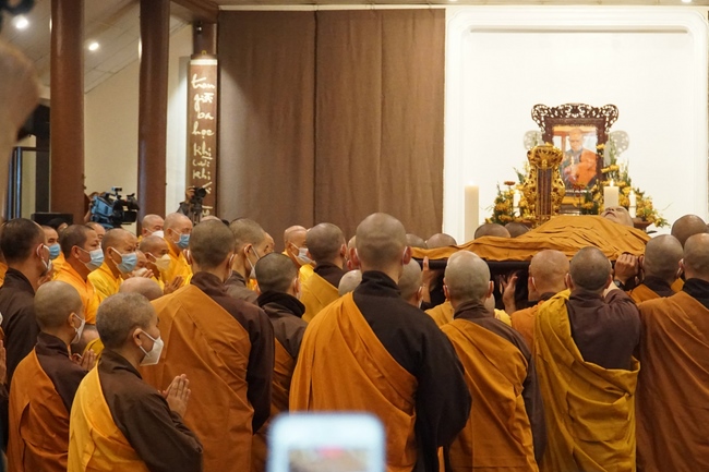 Ritual of visiting and offering homage Late Great Most Zen Thich Nhat Hanh’s Body