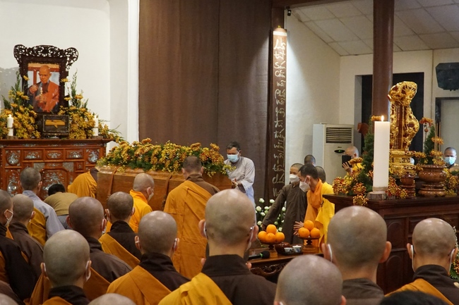 Ritual of visiting and offering homage Late Great Most Zen Thich Nhat Hanh’s Body