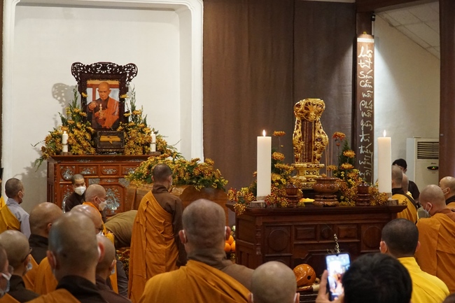 Ritual of visiting and offering homage Late Great Most Zen Thich Nhat Hanh’s Body