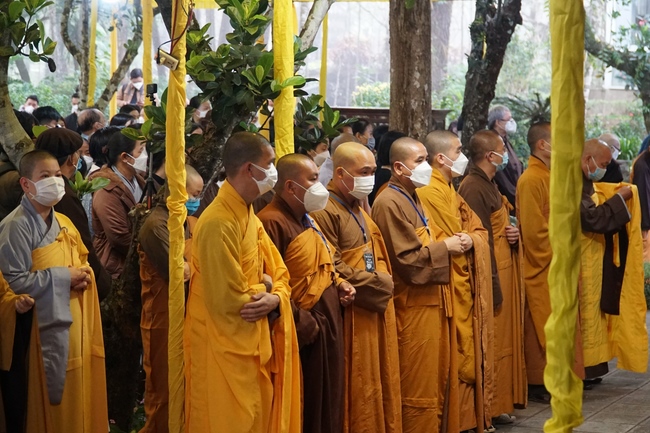 Ritual of visiting and offering homage Late Great Most Zen Thich Nhat Hanh’s Body