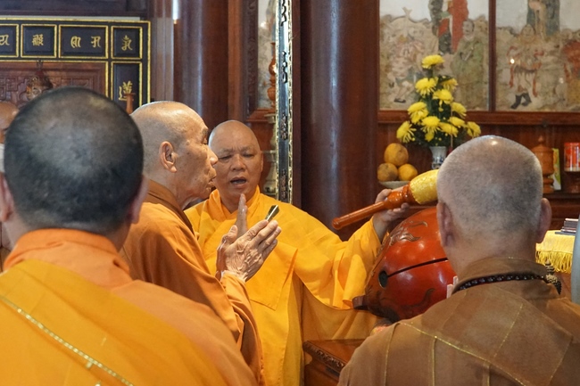 Ritual of visiting and offering homage Late Great Most Zen Thich Nhat Hanh’s Body
