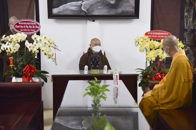 Junior Thich Minh Thanh paying homage and wishing Tet to Most Abbot Thich Chan Tinh