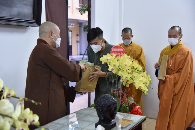 Junior Thich Minh Thanh paying homage and wishing Tet to Most Abbot Thich Chan Tinh
