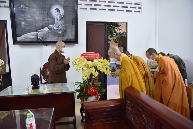 Junior Thich Minh Thanh paying homage and wishing Tet to Most Abbot Thich Chan Tinh